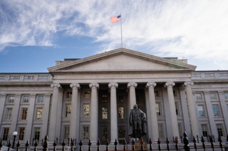 Mỹ cảnh báo trừng phạt ngân hàng Trung Quốc, Hồng Kông và UAE vì giao dịch với Iran