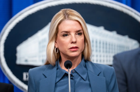 Ông Trump: Bộ trưởng Tư pháp Bondi sẽ rời chức, ông Blanche tạm quyền