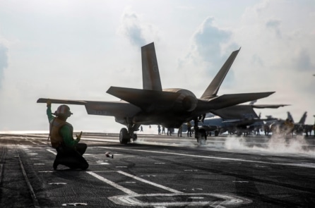 Đàm phán Mỹ–Iran: Tàu sân bay Mỹ vẫn duy trì trạng thái sẵn sàng chiến đấu cao