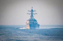 Tàu chiến Mỹ an toàn đi qua eo biển Hormuz; ông Trump tiết lộ công nghệ đáng kinh ngạc