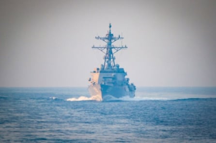 Tàu chiến Mỹ an toàn đi qua eo biển Hormuz; ông Trump tiết lộ công nghệ đáng kinh ngạc