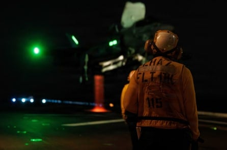 Nguồn tin: Hơn 15 tàu chiến Mỹ tham gia phong tỏa các cảng của Iran