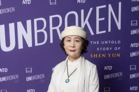 “Không Khuất Phục” gây chấn động khán giả: Cuộc chiến chính – tà, Shen Yun toàn thắng