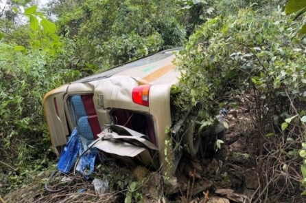 Xe khách rơi xuống vực sâu 100 m ở Sơn La, 2 người tử vong 