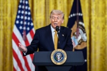 Mỹ mở rộng trừng phạt nhằm vào Bắc Kinh trước chuyến thăm của ông Trump