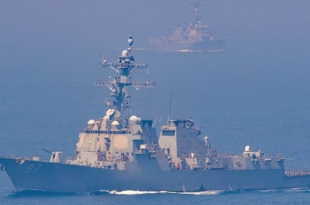 Iran tấn công UAE sau khi tàu chiến Mỹ đấu hỏa lực với Iran