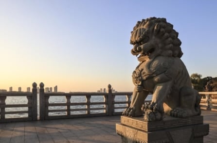 Giải mã những bí mật trên đỉnh đầu của sư tử đá trước cổng nhà người Hoa