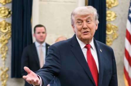 Ông Trump: Bắt đầu từ thứ Hai, Mỹ sẽ hộ tống tàu qua eo biển Hormuz
