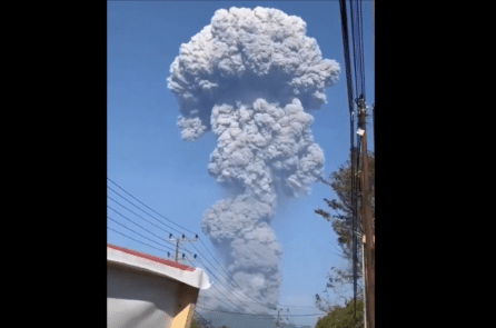 Indonesia: Núi lửa Dukono phun trào khiến 3 người chết, 15 người bị thương