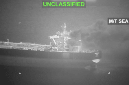 Video Mỹ không kích tàu dầu Iran từ mẫu hạm USS Bush