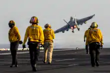 Máy bay chiến đấu Mỹ bắn và vô hiệu hóa tàu chở dầu tiếp cận cảng Iran: CENTCOM