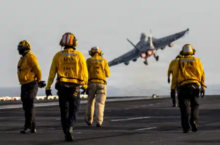 Máy bay chiến đấu Mỹ bắn và vô hiệu hóa tàu chở dầu tiếp cận cảng Iran: CENTCOM