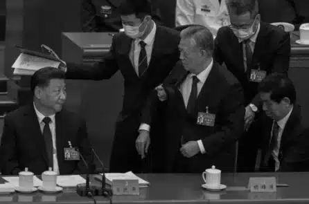 Cuộc đời bi thảm của Hồ Cẩm Đào, nhận giặc làm cha