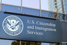 Bản ghi nhớ mới của USCIS về thẻ xanh gây lo ngại, chuyên gia giải thích phạm vi ảnh hưởng Bản ghi nhớ mới của USCIS về thẻ xanh gây lo ngại, chuyên gia giải thích phạm vi ảnh hưởng