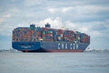 Tàu chở hàng CMA CGM của Pháp bị tấn công ở eo biển Hormuz