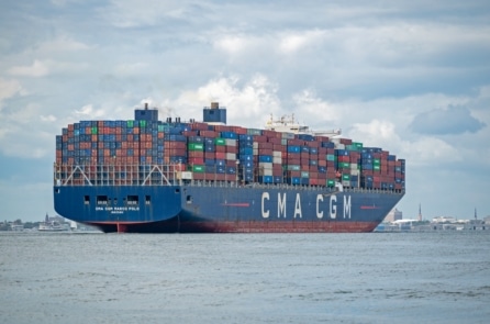 Tàu chở hàng CMA CGM của Pháp bị tấn công ở eo biển Hormuz