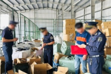 Hải quan Việt Nam đẩy mạnh kiểm soát hàng giả, hàng nhái qua đường thương mại tiểu ngạch