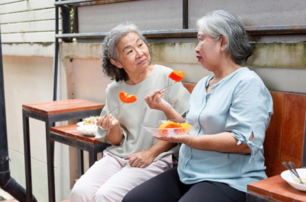Ăn vặt, niềm vui tuổi già