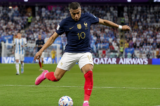 Vì sao giày thể thao màu hồng bỗng “thống trị” World Cup năm nay?