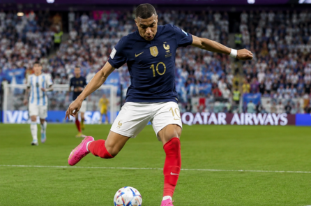 Vì sao giày thể thao màu hồng bỗng “thống trị” World Cup năm nay?