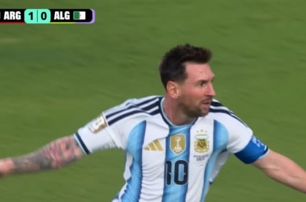Messi bật khóc sau cú hat-trick, thừa nhận vừa trải qua giai đoạn khó khăn