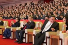 Ông Tập đeo kính ở Bình Nhưỡng, truyền thông Triều Tiên đăng ảnh, Trung Quốc thì kiểm duyệt