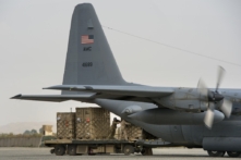 Ông Trump tuyên bố Mỹ có thể thu hồi toàn bộ khí tài bỏ lại ở Afghanistan