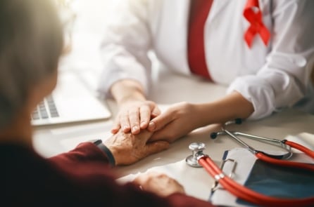 Bệnh nhân nói chi phí điều trị ung thư quá lớn, Bộ Y tế phản hồi gì?