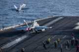 Tiêm kích từ mẫu hạm USS Abraham Lincoln đánh chặn tàu dầu Iran
