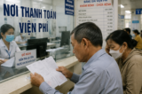 Người dân Việt Nam vẫn phải chi tiền túi quá lớn cho y tế 