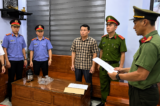 Nhận tiền để giáo viên được vào dạy học, một hiệu trưởng bị bắt giam