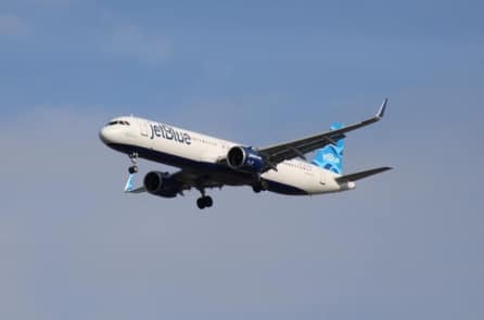 Máy bay chở khách JetBlue va chạm với drone khi hạ cánh xuống sân bay JFK