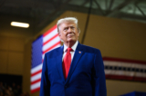 Ông Trump tuyên bố cứng rắn: Eo biển Hormuz sẽ trở thành “lãnh thổ của Mỹ”