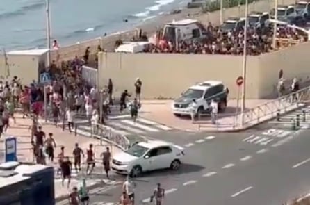 Hàng nghìn người nhập cư bất hợp pháp tràn vào Ceuta của Tây Ban Nha