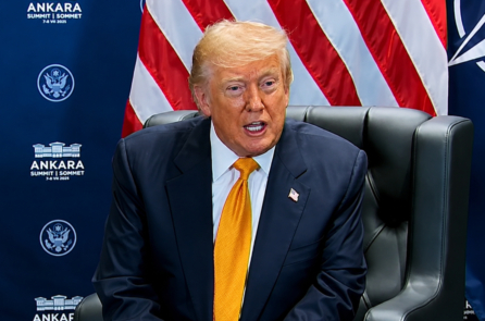 Ông Trump: Có thể khôi phục phong tỏa Iran, tối nay có thể mở thêm đợt không kích