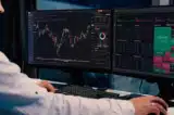 Nhà đầu tư bí ẩn thu lợi hơn 100 triệu USD từ bán khống trước khi Futu bị phạt nặng