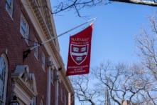 Harvard đứng đầu về nhận tài trợ nước ngoài, nhà lập pháp Mỹ lo ngại dòng tiền từ Trung Quốc