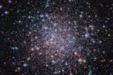 Màn pháo hoa giữa vũ trụ: NASA công bố ảnh cụm sao cầu 13 tỷ năm tuổi