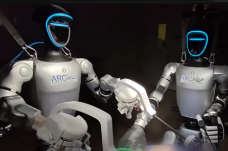 Robot hình người lần đầu tiên thực hiện thành công ca phẫu thuật