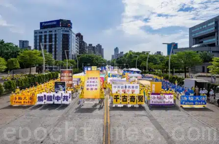 Kỷ niệm 27 năm phản bức hại Pháp Luân Công, hàng nghìn người tuần hành tại Đài Bắc