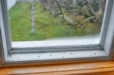 Bí quyết đơn giản giúp bệ cửa sổ sạch bóng, không còn ruồi chết