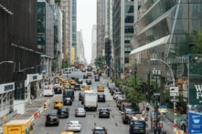 Tòa nhà 30 tầng ở khu Midtown Manhattan đang có nguy cơ sụp đổ