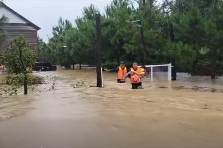 Lâm Đồng: Nước lụt dâng cao hơn 1m, hơn 100 căn nhà bị ngập