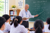 Từ 1/9, trường học được ký hợp đồng toàn thời gian với nhà giáo nghỉ hưu 