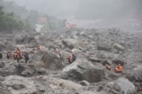 Cô gái Nepal mất 17 người thân sau trận lũ kinh hoàng