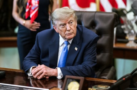 Ông Trump: Nếu Oman cản trở, Mỹ sẽ oanh tạc dữ dội