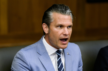 Mỹ phá hủy 3 tàu chở dầu của Iran, ông Hegseth tiếp tục đưa ra cảnh báo