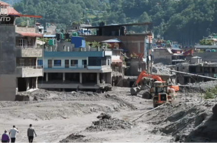 Nepal tạm đình chỉ cứu hộ vì đập chắn sạt lở có nguy cơ vỡ