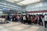 Người trong ngành xuất nhập cảnh Trung Quốc tiết lộ nội tình gây sốc về “quy định mới”