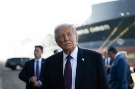 Ông Trump: Mỹ hoàn toàn kiểm soát eo biển Hormuz, Iran nói dối liên miên